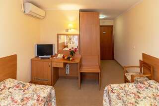 Отель Nadiya Hotel Ивано-Франковск Стандартный двухместный номер с 2 отдельными кроватями-2