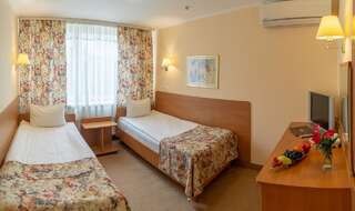 Отель Nadiya Hotel Ивано-Франковск Стандартный двухместный номер с 2 отдельными кроватями-3