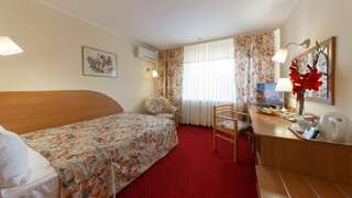 Отель Nadiya Hotel Ивано-Франковск Улучшенный двухместный номер с 1 кроватью-3